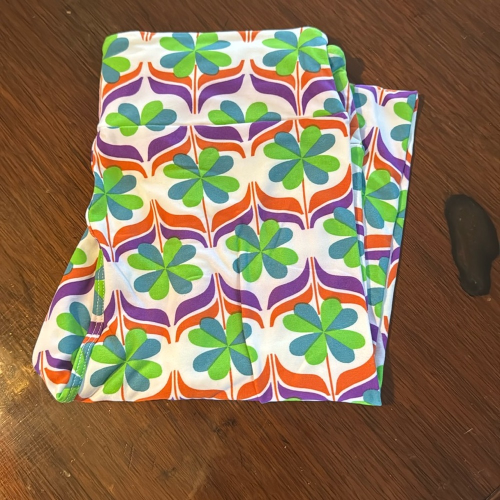 LuLaRoe Clover Flower Leggings
